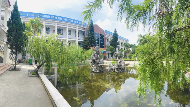 Bên mái trường xưa