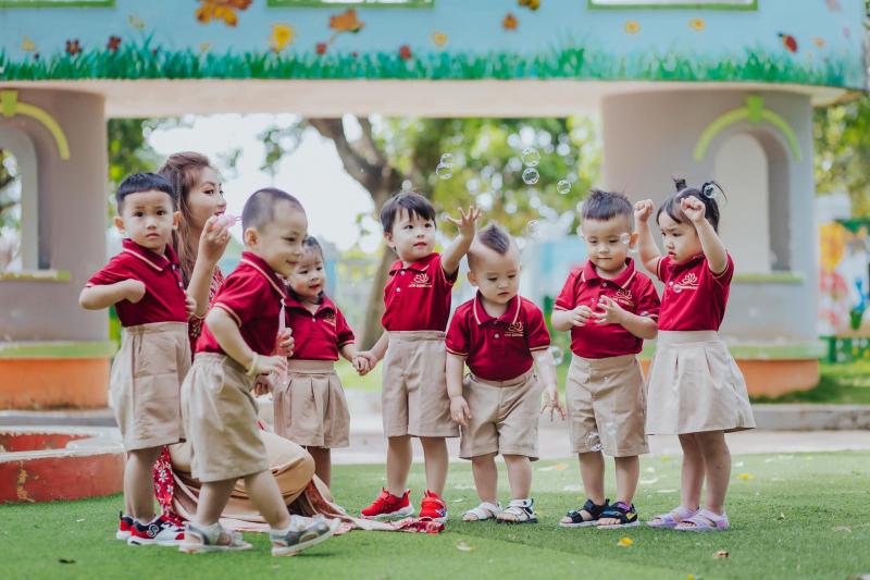 Trẻ chơi với nhau bị bong gân và phụ huynh xúc phạm giáo viên