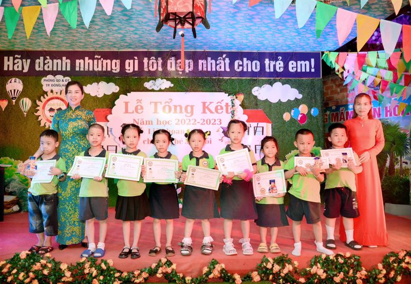 Trường Mầm Non Hoa Sữa