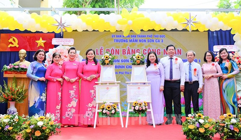 Trường Mầm non Sơn Ca 3 nhận Quyết định công nhận trường đạt Chuẩn quốc gia Mức độ 1 và đạt Kiểm định chất lượng giáo dục Cấp độ 2.