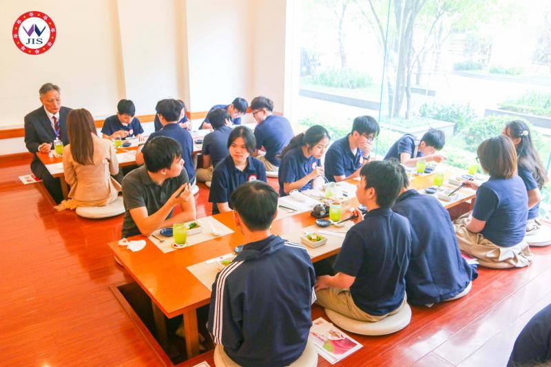 Tạo dựng và duy trì các mối quan hệ mới
