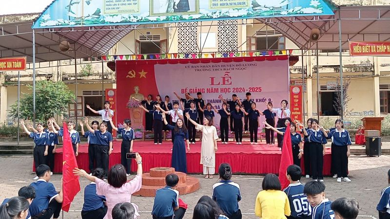 Trường THCS Bạch Ngọc
