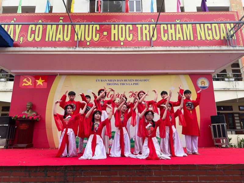 Trường THCS La Phù