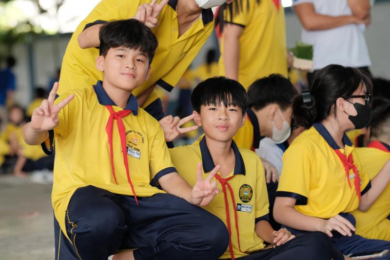 Cô trò hòa đồng tình cảm