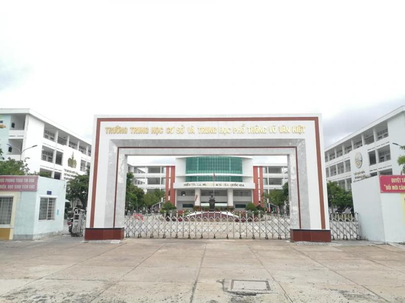 Trường THCS và THPT Võ Văn Kiệt