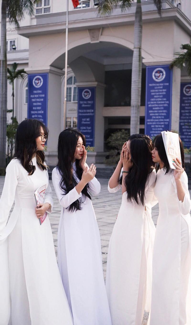 Trường THPT Chuyên Đại Học Vinh