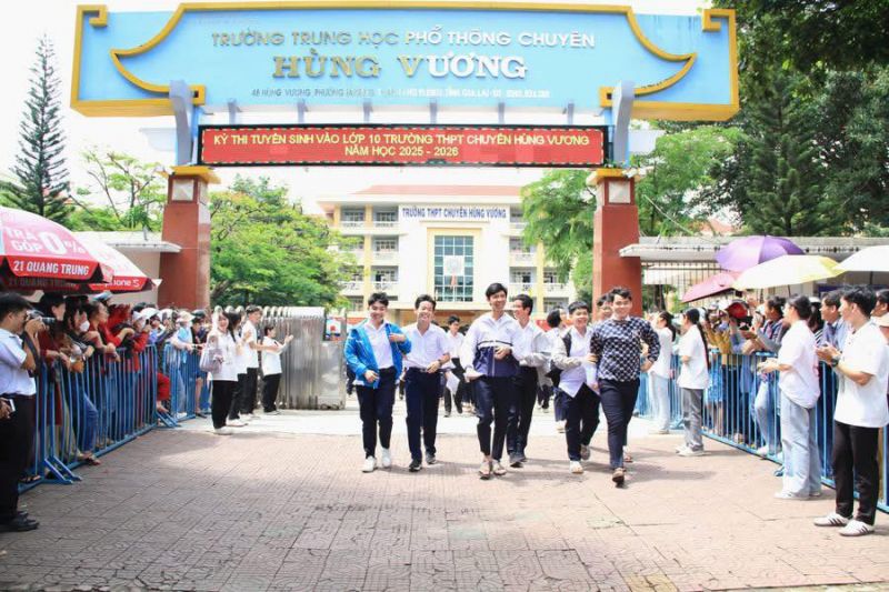 Trường THPT Chuyên Hùng Vương