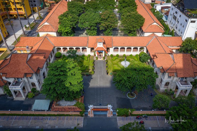 Lại về mái trường xưa