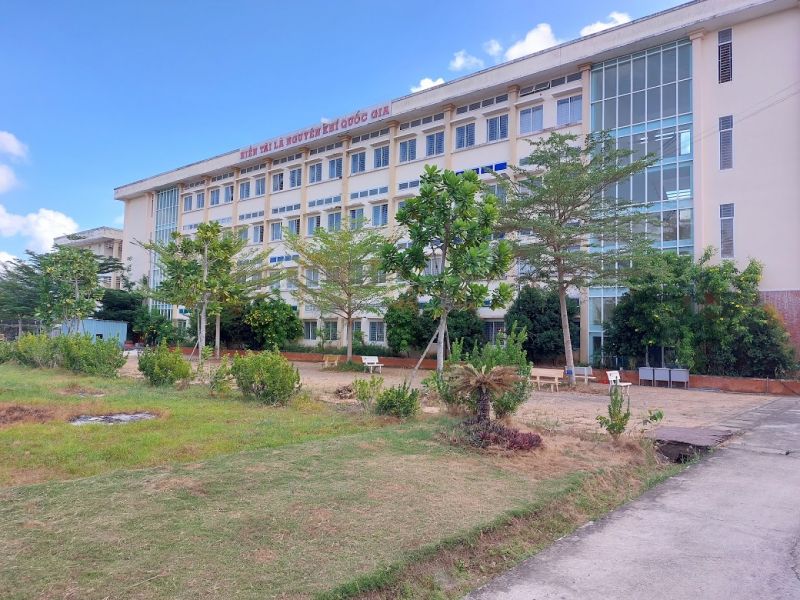 Về lại trường xưa