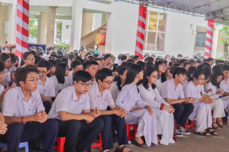 Trường THPT chuyên Thoại Ngọc Hầu