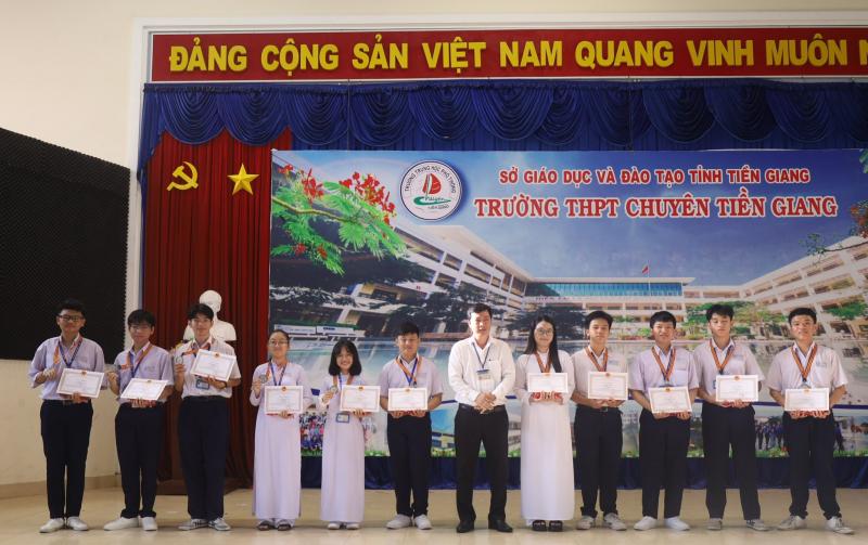 Trường THPT Chuyên Tiền Giang