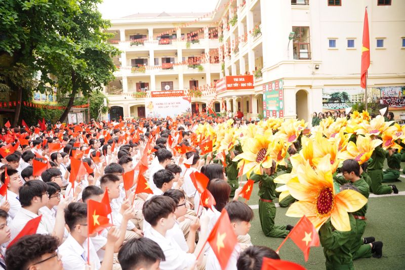 Trường THPT Huỳnh Thúc Kháng.