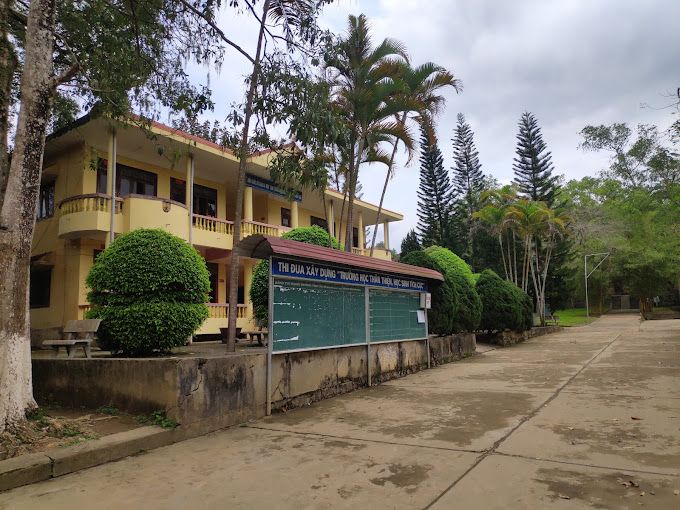 Trường THPT Na Rì