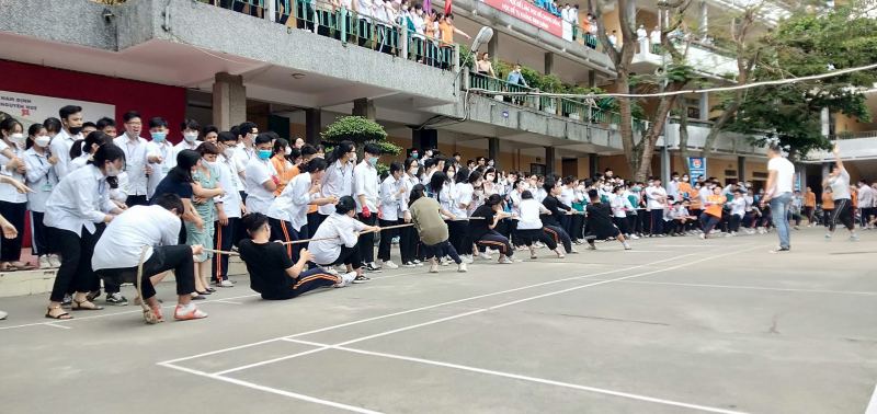 Trường THPT Nguyễn Huệ
