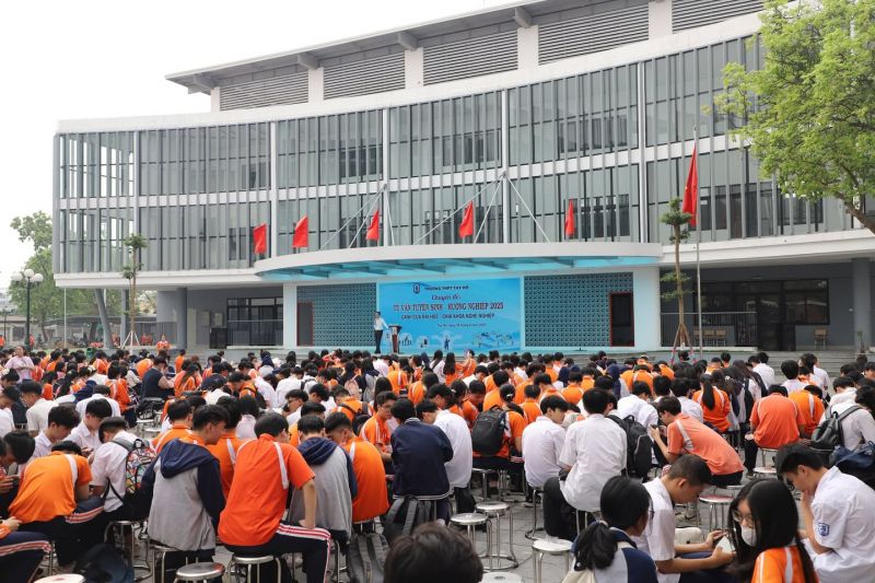 Trường THPT Tây Hồ
