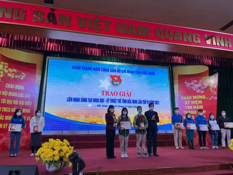Trường tiểu học và THCS Hoàng Hoa Thám