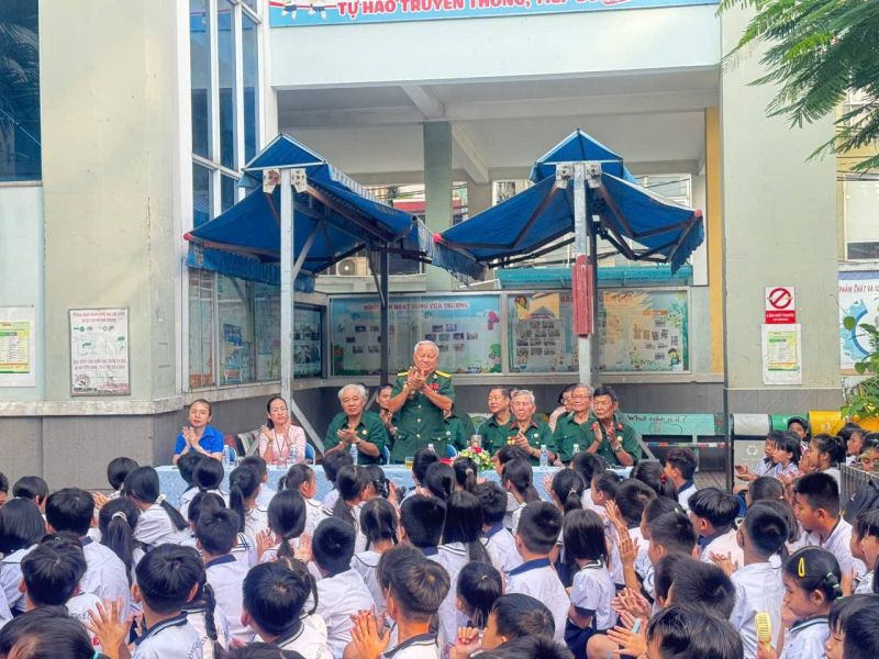 Trường tiểu học Xóm Chiếu