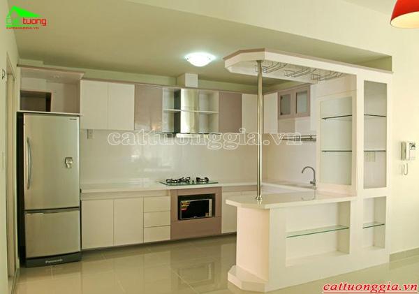 Tủ bếp hiện đại có vách ngăn