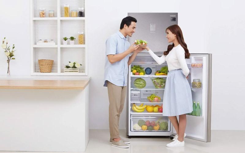 Anh ấy không còn ghen mỗi khi có người đàn ông khác đến gần bạn