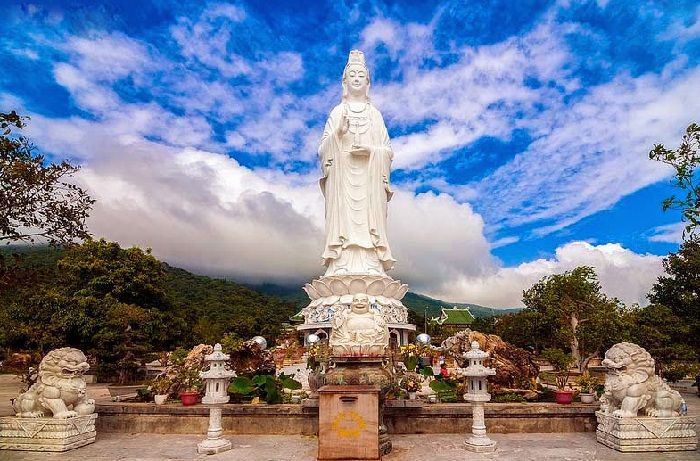 Tượng Quan Thế Âm Bồ Tát tại chùa Linh Ứng thuộc Đà Nẵng
