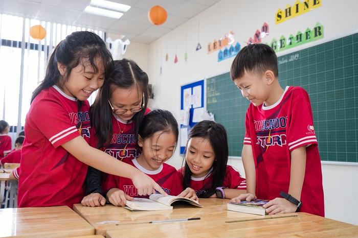Đọc truyện cười trong giờ ra chơi