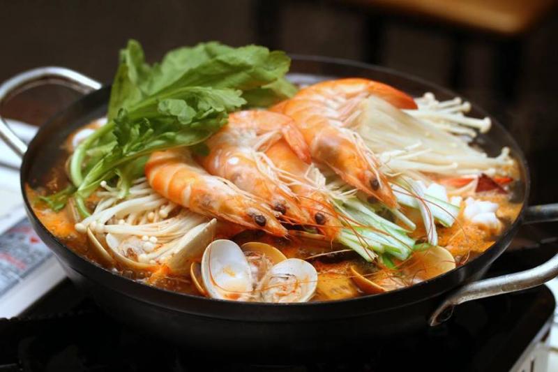 Uyên Ương Quán - Lẩu và các món nhậu