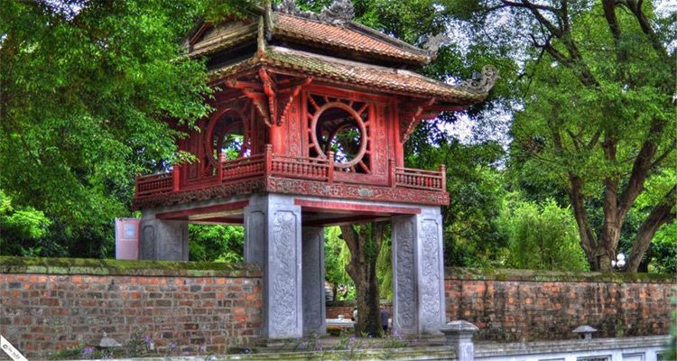 Bài văn thuyết minh về địa điểm du lịch - Văn Miếu Quốc Tử Giám