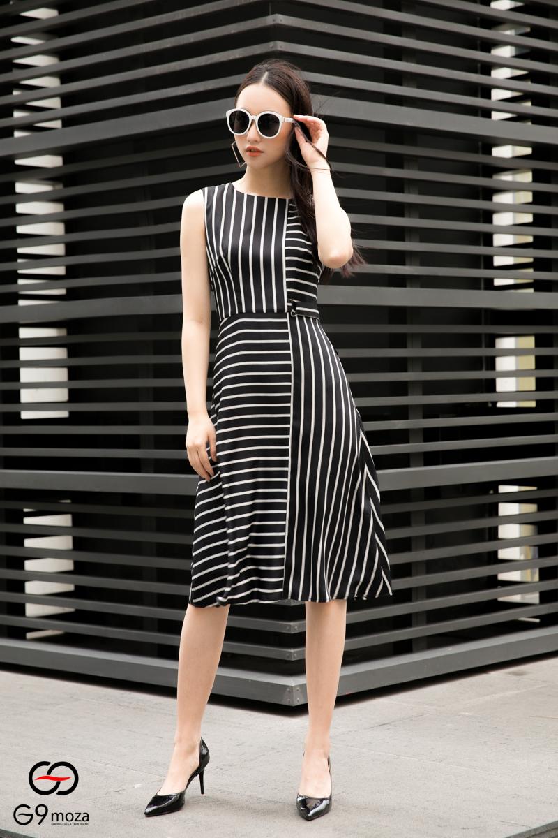 Váy có họa tiết kẻ ngang