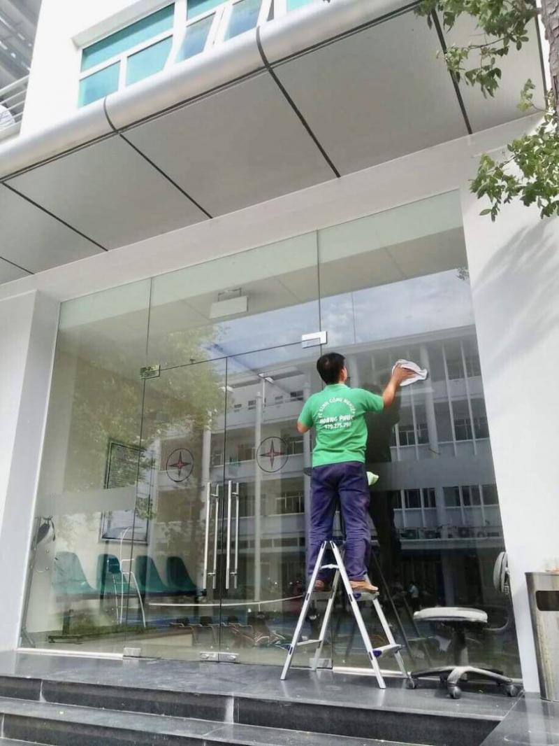Vệ sinh công nghiệp Hoàng Phúc Care