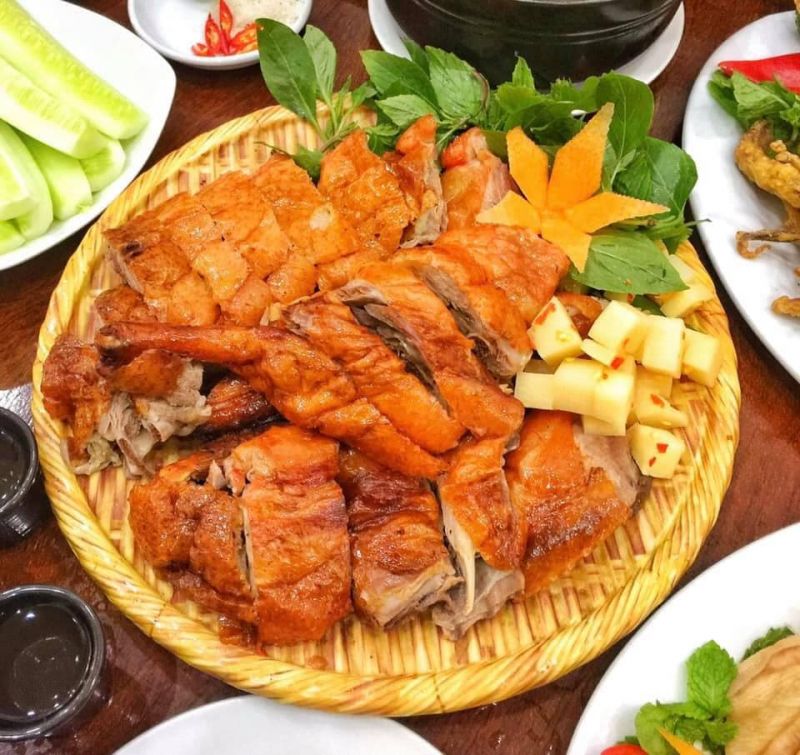 Mẹt vịt hấp dẫn tại vịt Hoàng Ký