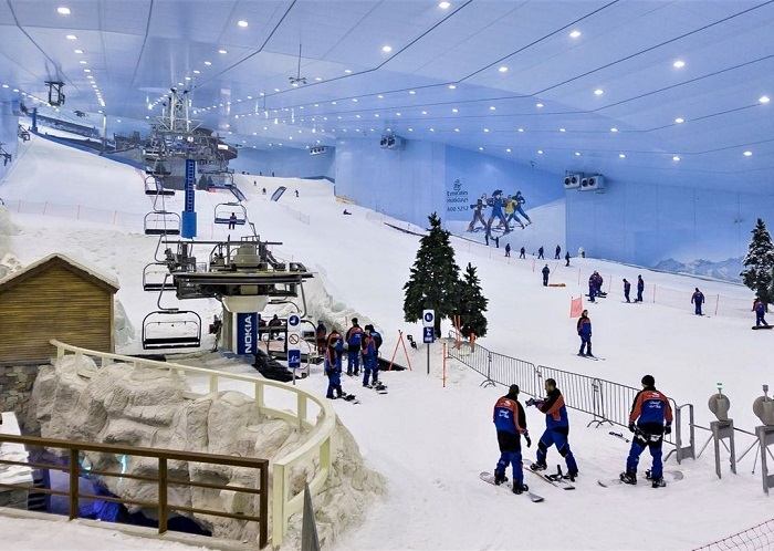 Vui chơi ở khu trượt tuyết Ski Dubai