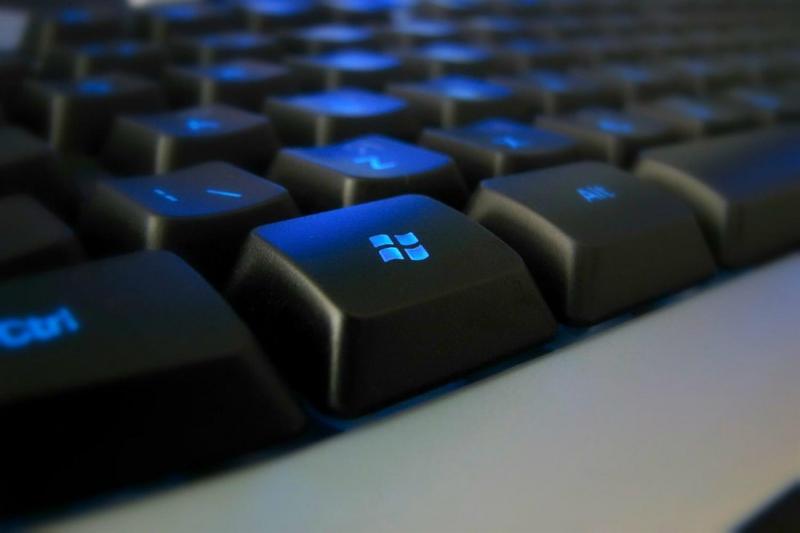 Windows + M