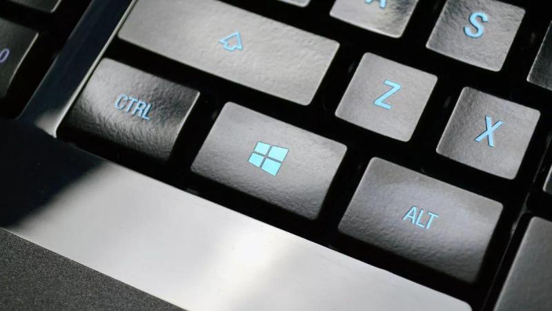 Windows + mũi tên trái, phải