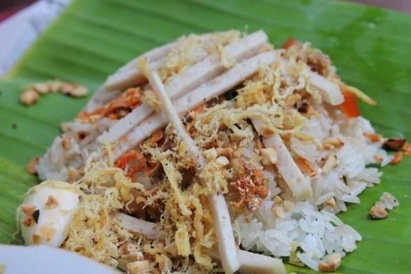 Xôi được gói lá chuối cẩn thận