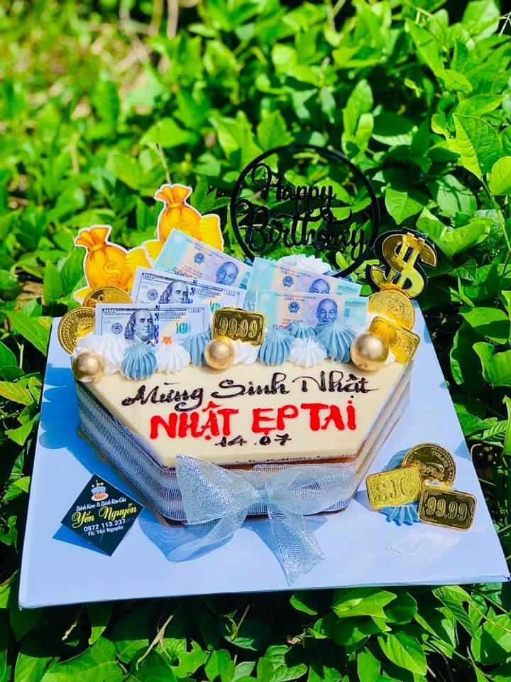 Yến Nguyễn Cake