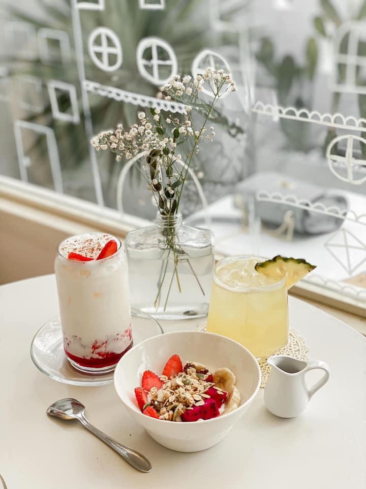 Yiyi Dessert & Café